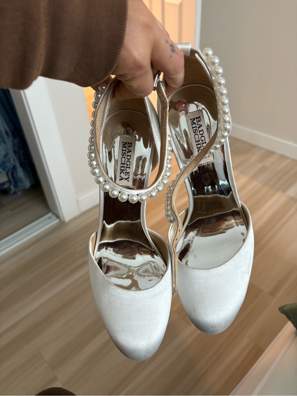 Badgley Mischka White Pearl-Trim Satin Pumps